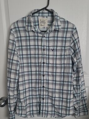 American Eagle Men’s Blue Plaid Button-Up Shirt